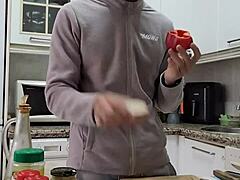 cocino tortilla, me pajeo y corro sobre comida?