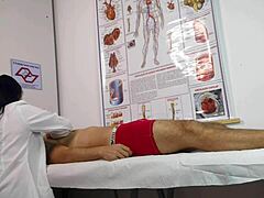 Enfermeira tem seu primeiro paciente com ere��o