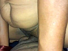 Osećam intenzivno zadovoljstvo dok Bhabhi ima svetsko jebanje sa bodibilderom