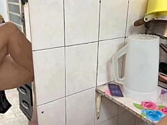 nossa ele meteu tanto no cuzinho e na bucetinha que gozei muito no pau dele sem preservativo