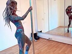 Anuskatzz Performs Exotic Pole Dance in Compilation