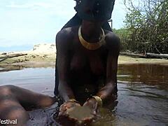 Watching water drip from her tits 😍