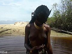 Watching water drip from her tits 😍