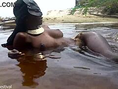 Watching water drip from her tits 😍