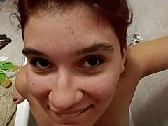 chiara si fa pisciare sulle tette in the bathroom.