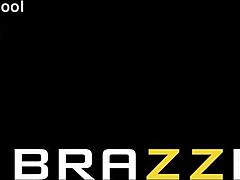 Lasirena69 In Mask Gets Facial