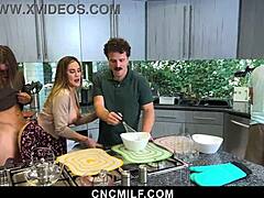 Bir Evde Tüm Önemli Adamlar Beni Freeuse Sikiyor Bayılıyorum