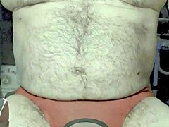 Ezsosa shares curvy exhibitionist flashing update from bedroom on May 30 2025.