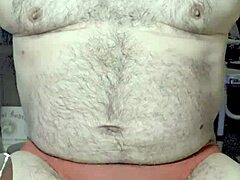 Ezsosa shares curvy exhibitionist flashing update from bedroom on May 30 2025.