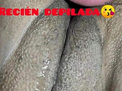 lamiendo culo y vagina de esposa ecuatoriana culona en cuatro