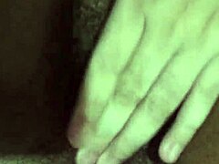 adoro esfregar minha bucetinha virgem