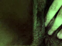 adoro esfregar minha bucetinha virgem