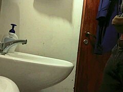 see my solo hand action with skinny body