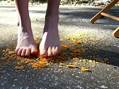 why paint your tootsies like aria nicole on beat2feetcom?