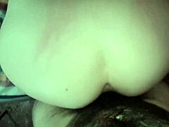 Mi hermanastra en pose de perrito argentina rubia super caliente tetona