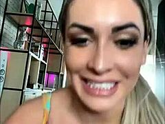 loira gostosa with big ass and big tits details in short clip