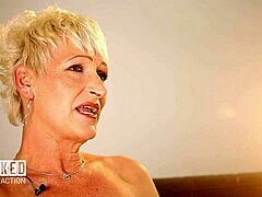 Emoční rozhovor s blondýnkou z německé nahé soutěže přitažlivosti