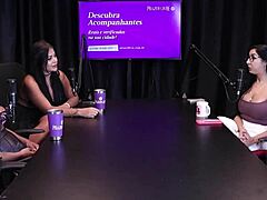 Morena Safada Mostra Os Lindos Peitos E A Buceta Depois De Falar Que Queria Transar Mas Os Homens Não Chegavam E Brindaram Aos Hates