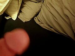 Idzard casually jerks off solo