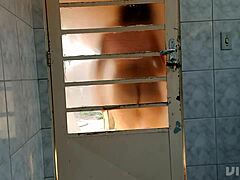 fascinante atrás da porta rebolei