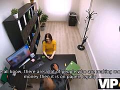 Чукане за апартамент става диво европейско кастинг с унгарска брюнетка