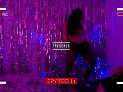 스트리퍼 맥신X 벗고 큰 젖탱이 젖은 보지 거칠게 박히고 분수 터뜨리며 정액 삼킴