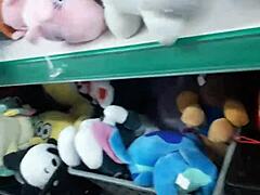 Flaca shows off her big ass for cumshot fun 😏