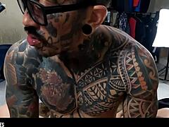 Athletic Latina couple goes behind the scenes with producer Carlos Simões, featuring mature Sacana and rainha do anal in lingerie-fueled assfucking.