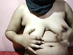 huge ass and huge boobs on this beautiful girlfriend, wanna see?