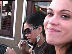 אמא חורגת תופסת בן מתנמנם ומנקזת אותו יבש במציצה