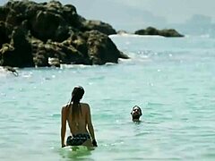 Regina Blandón shows bikini in Como Novio de Pueblo 2019 movie scene