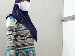 Ngentot istri tetangga ketika suaminya pergi bekerja with big tits housewife