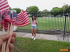 Cewek Kolombia Cinta Amerika dan Nikmatin Naik Bus Goyang Kasar