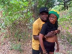 Petualangan Luar Rumah Bersama Bintang Porno Mungil Vera