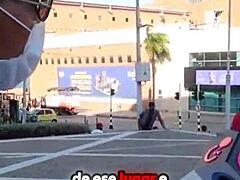 The narrative unfolds as a bold Colombian vendor explores Barranquilla's mysteries, blending community life and family tales in an adventurous journey.