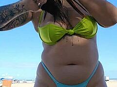 Hoje estou tão molhada que só de o pau encostar já entra