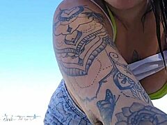 Hoje estou tão molhada que só de o pau encostar já entra