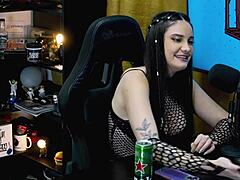 Victoria Camargo Shows Off Her Whole Body in Podcast Pum No Barraco Until Ruan Can't Resist Grabbing Her