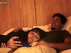 tengo sueño hermanastro dejame acostarme en tus piernas pero no metas tu pene en mi boca por favor