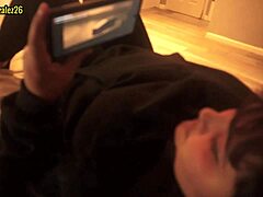 tengo sueño hermanastro dejame acostarme en tus piernas pero no metas tu pene en mi boca por favor