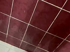 A Petici�n De Mi Suggar Daddy Voy Al Ba�o A Orinar!