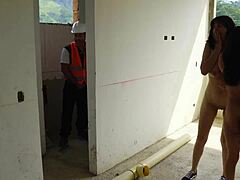 we had exhibicionista sex with a view of the city on a construction rooftop fucking the builder