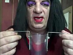 Bisexual crossdresser explores self-filling in homemade session