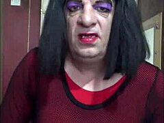Bisexual crossdresser explores self-filling in homemade session