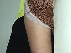 surpresa no tinder leva a sexo proibido com sogra nas escadas cheias de tesão 😜