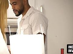 Jazmyn risks her marriage chasing the big black cock of her dreams in outdoor Florida encounter