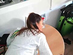 Bodybuilder experiences first time squirting with Apolonia Lapiedra in homemade video