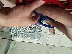 Meu Marido Brincando Com Minhas Calcinhas e Batendo Punheta Pra Mim Na Hora Que Sair Pra Fazer Um Job Com Seguidor