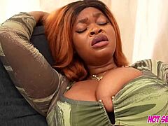 je baise ma copine avec gros cock devant amis