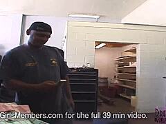 hey hot 18yo florida farm girls flash nude outdoors